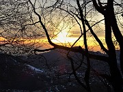 88 Discendo con vista sull'altopiano Selvino-Aviatico nella luce e nei colori del tramonto